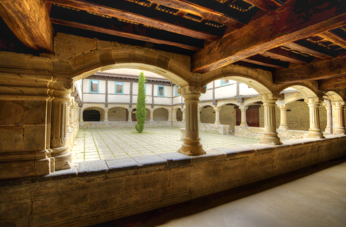 Claustro del monasterio de barria 